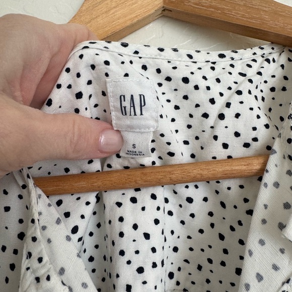 GAP White and Black Polka Dot Sleeveless tiered Blouse - Picture 2 of 3